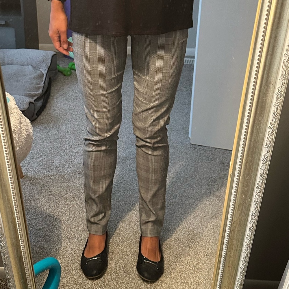 Size 4/27 plaid straight leg stretchy office pants